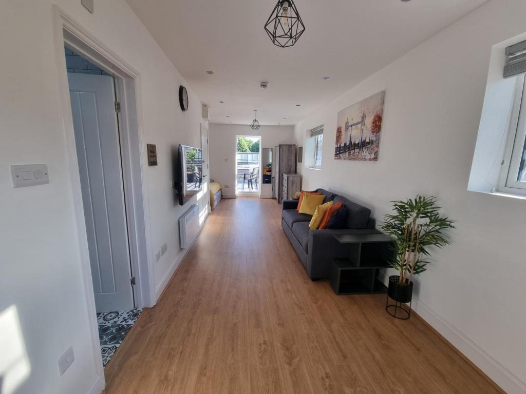 Stunning roof terrace studio flat 1