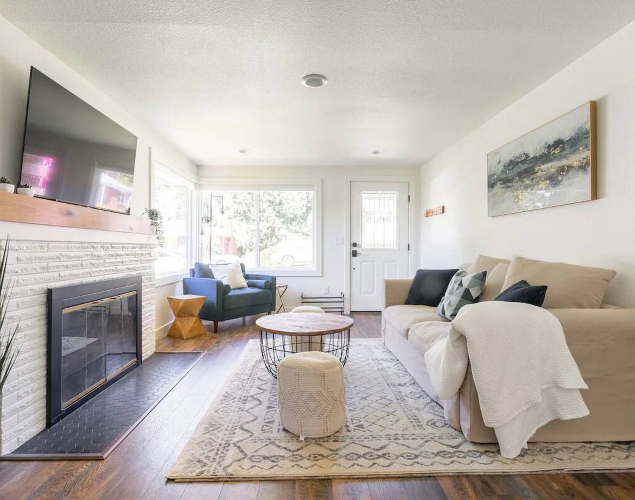 Stylish 2-bd Home, Blocks to Shops & Light Rail 1