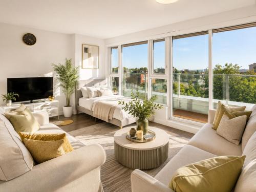 Stylish 2BR Apartment Close to Downtown Vancouver and BC Place 1