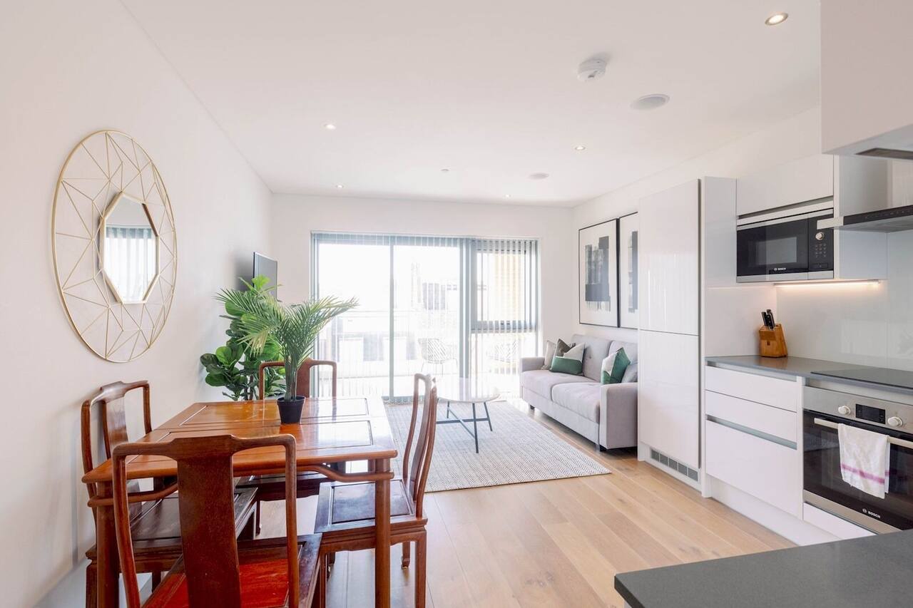 Stylish 2BR Near Shoreditch + Liverpool St w/Patio - Pass the Keys 1