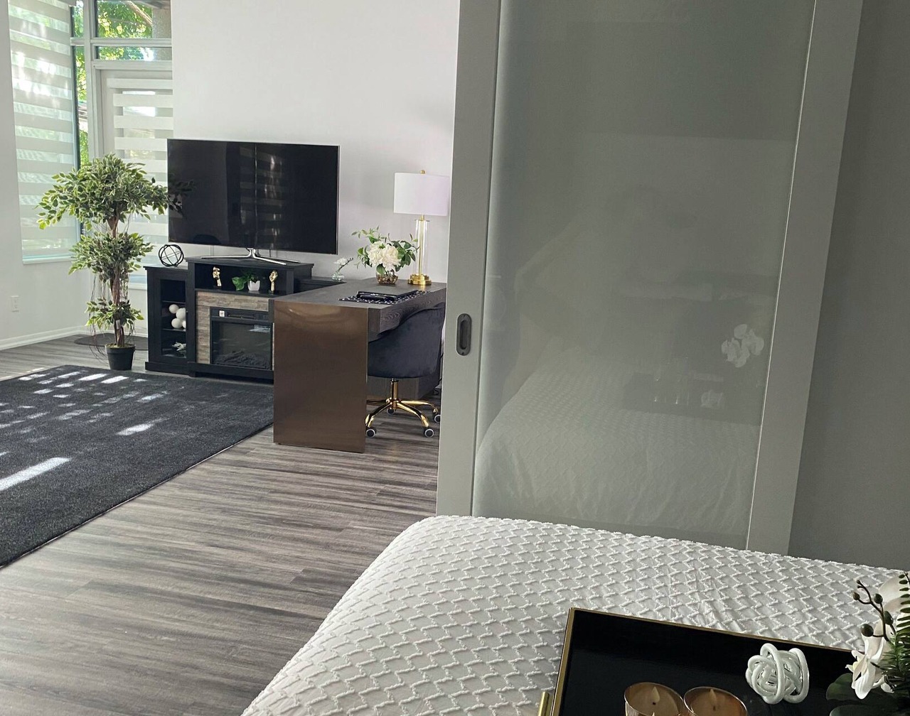 Stylish 3-bed Toronto Waterfront Suite. 15 minutes from Union Station 1