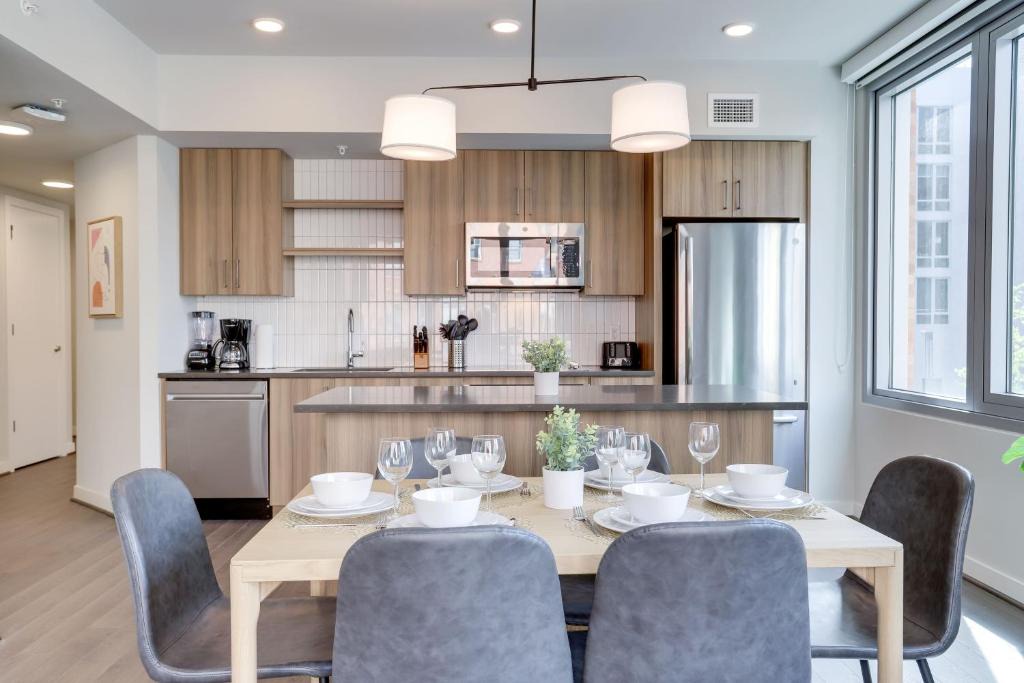 Stylish Condo at Clarendon with Rooftop Views 1