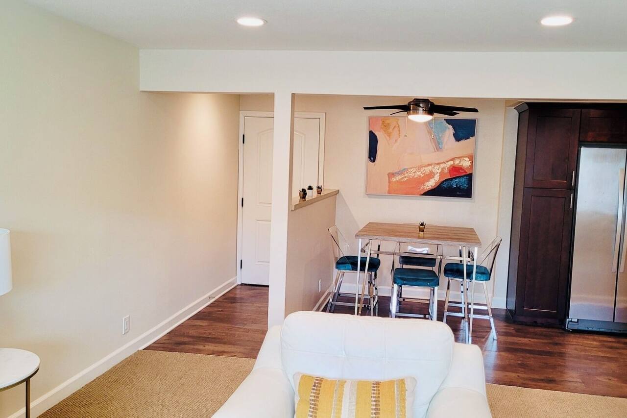 Stylish & Cozy 1BR Retreat Perfect for Work & Travel Prime Location! 1