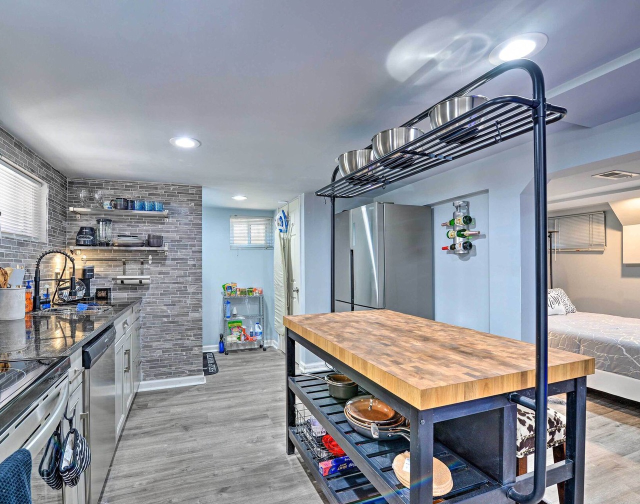 Stylish DC Studio ~ 5 Mi to National Mall! 1
