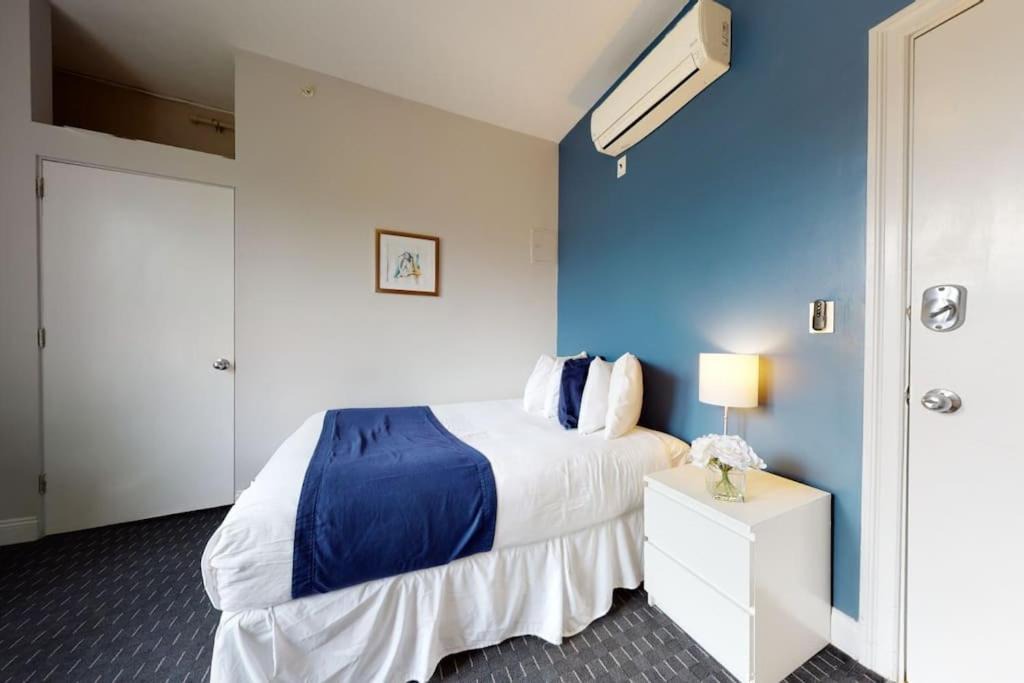 Stylish Downtown Studio in the Boston, C.Ave #34 1