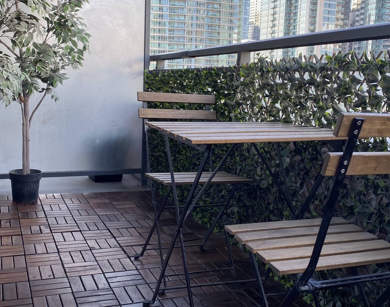 Stylish Fully Furnished 1 Bedroom Condo close to CN Tower 1