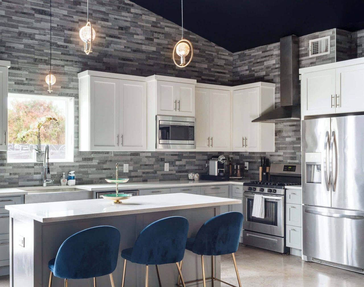Stylish Home With Pool & Hot Tub Near Downtown 1