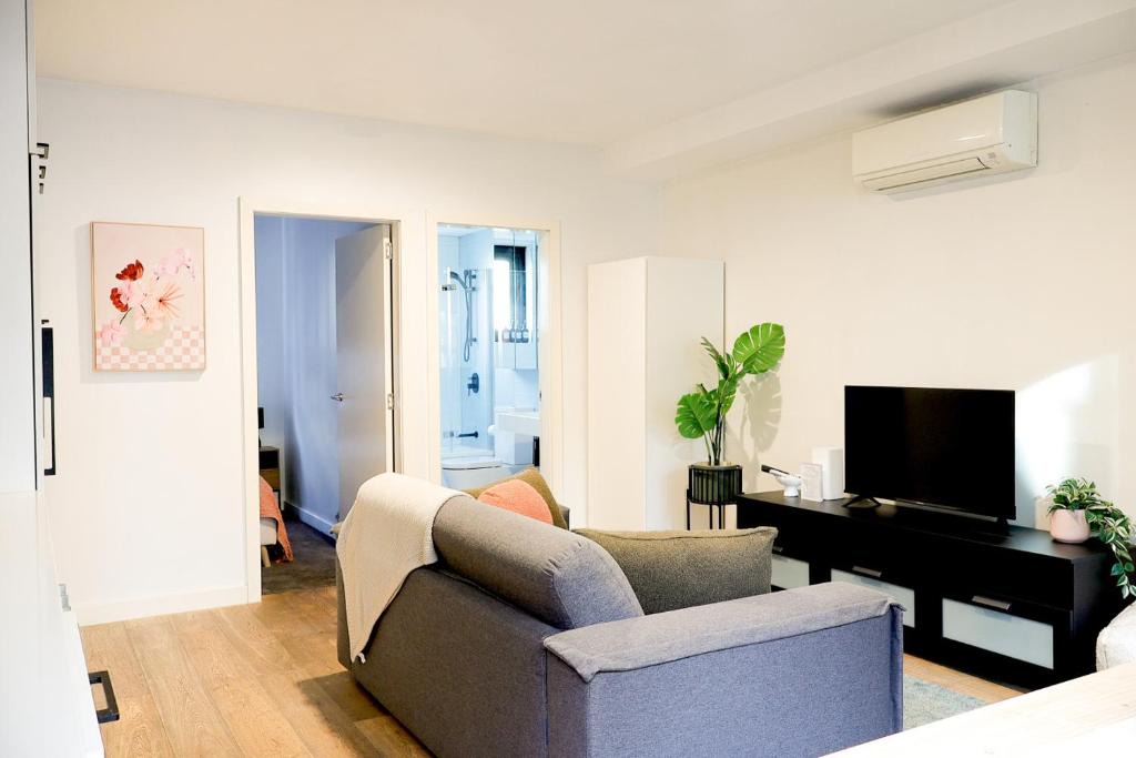Stylish Inner-City Apartment | Near MCG 1