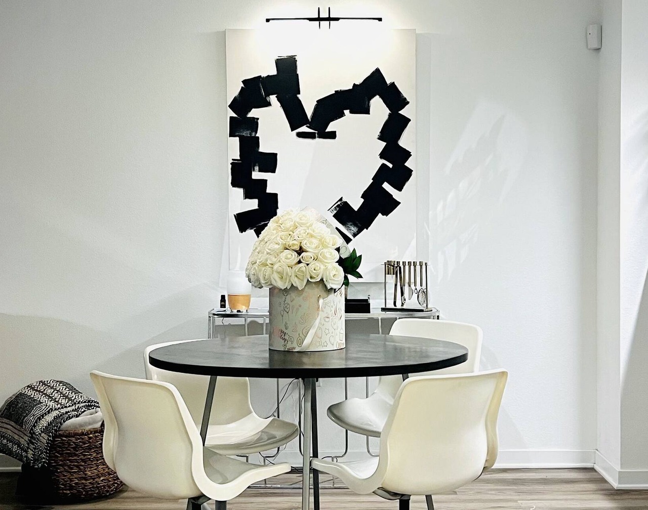 Stylish Miracle Mile Studio 1