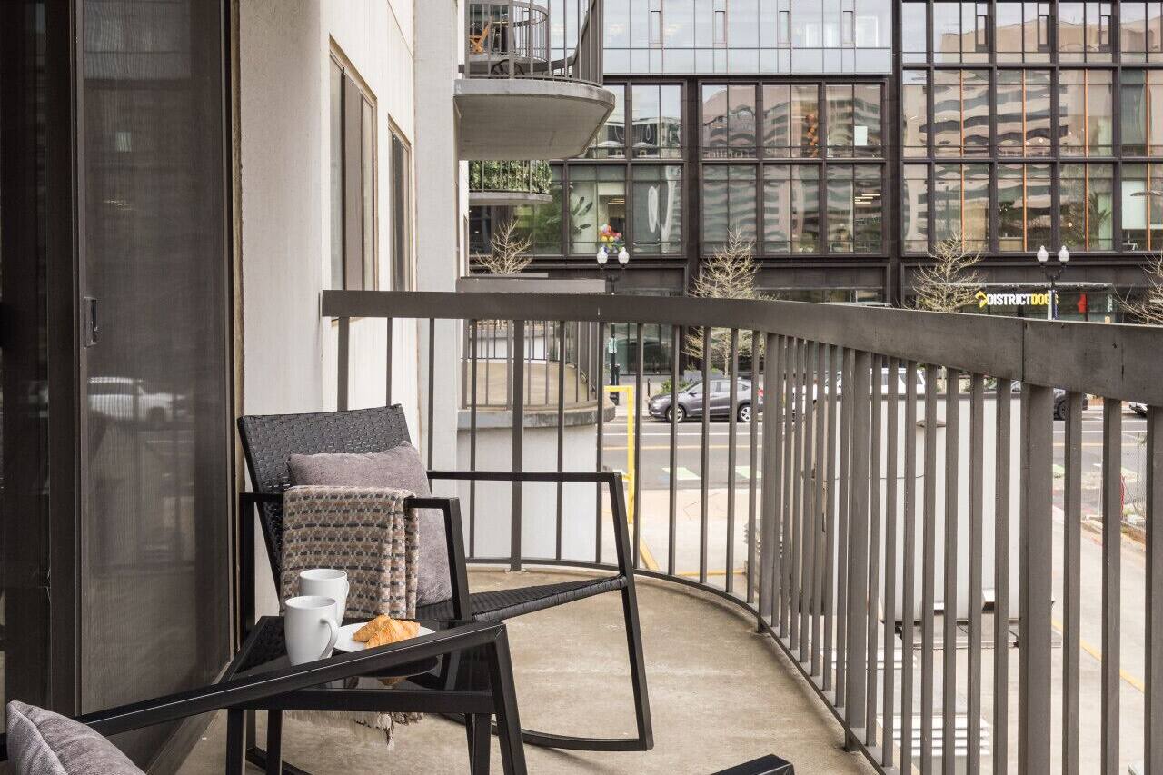 Stylish Oasis:Sleeps 7 | King Bed | Prime Location 1