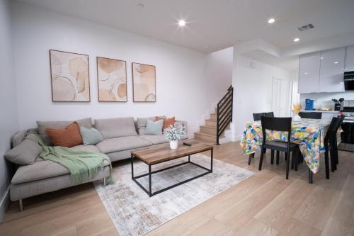 Stylish Private Room by Downtown LA with Private Parking 1