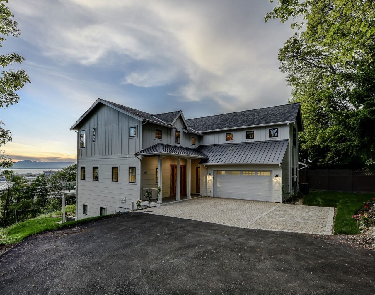 Stylish Seattle Farmhouse + Bonus suite and breathtaking views 1