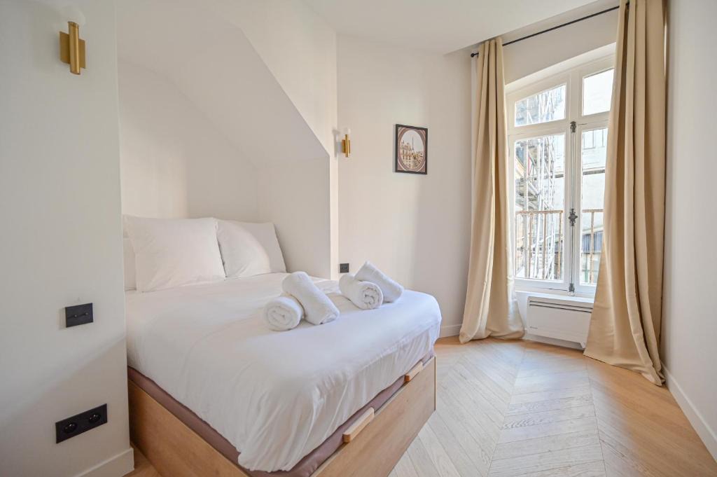 Sumptuous & Serene Parisian Flat 1