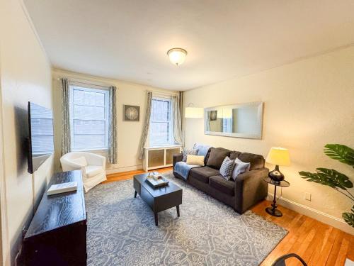 Sun-filled Unit, Elevator, Pool, Boston College 1