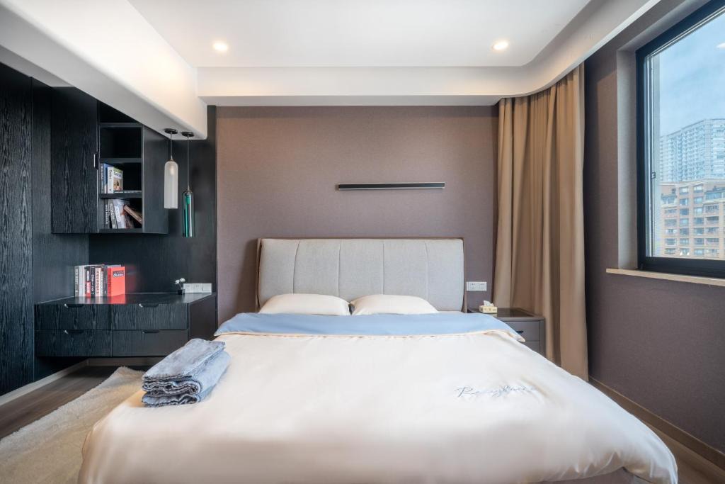 Sunny-Abode View the landmark of Lujiazui 3bedroom near Xintiandi and People's Square &200m to Subway 1