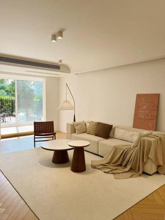 Sunny Abode创世纪花园 Deluxe three bedroom near Xujiahui 1