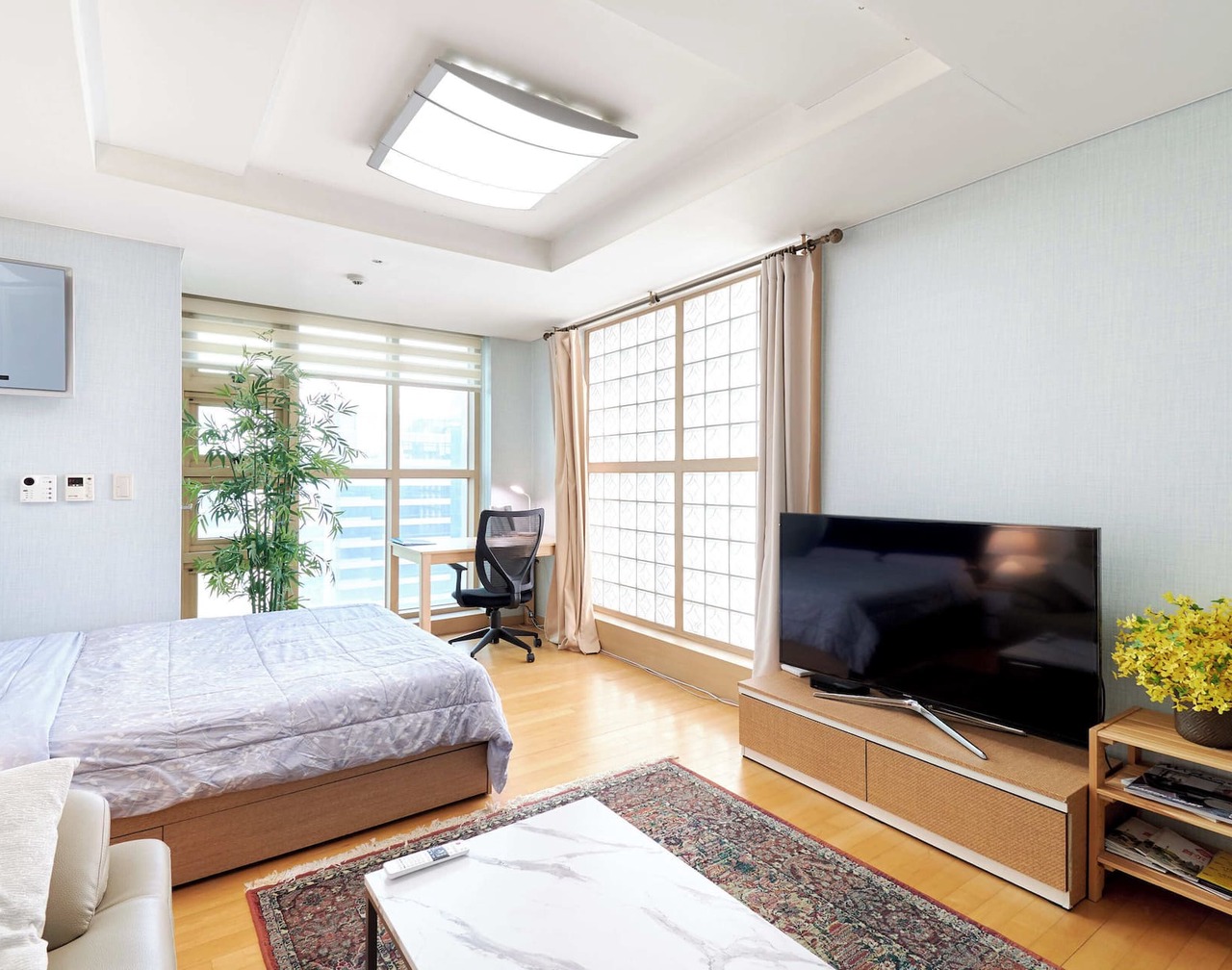 SUPER 1 Bedroom Corner Condo! Best deal in Gangnam with a "Premier Host"! 1