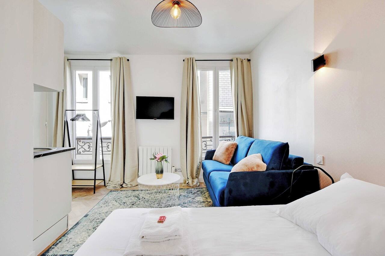 Super Studio - Place de la Bastille 1
