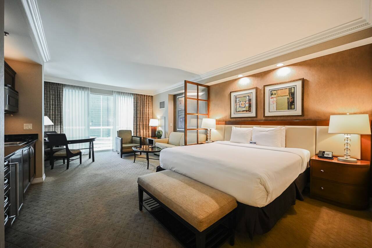 SVS: Strip View Studio | Private Balcony | Pool & Gym | Signature at MGM 1