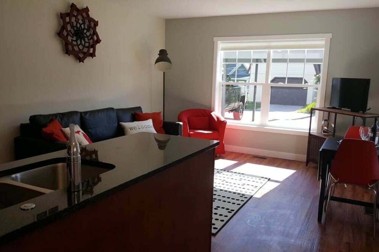 TC Condo Near Front Street | Beaches + Wine Country 1