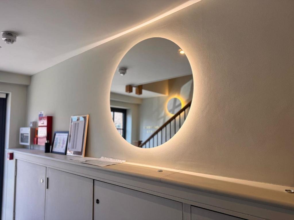 Thames Ditton Apt - Sleeps 6 - Garden & Bbq 1