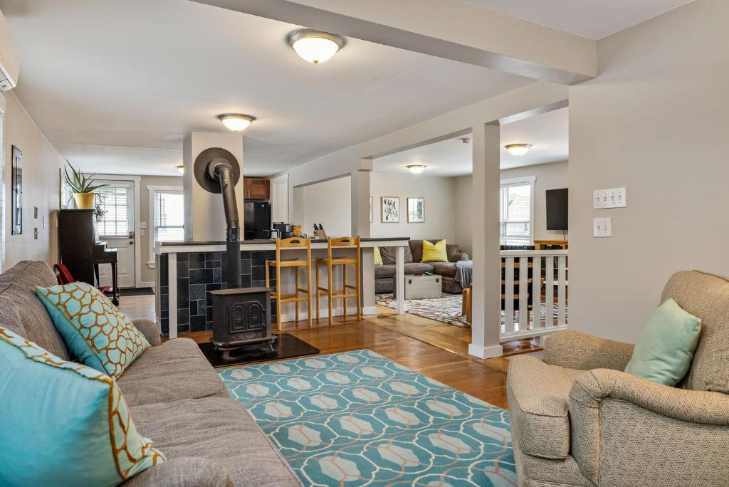The Brew House - 2nd Floor Private Apartment - Located above Newscapes Brewing 1