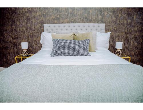 The Cambridge Haven Luxury 2BR Townhouse Private Entry MIT Kendall Sq 1