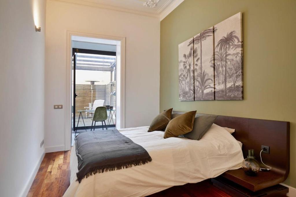 The Collection Barcelona - Classy 3BD - 2BTH with private patio in Eixample 1