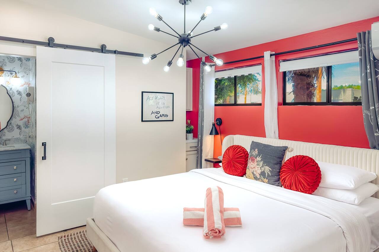 The Edie Suite · Palm Springs Pool & Hot Tub 1