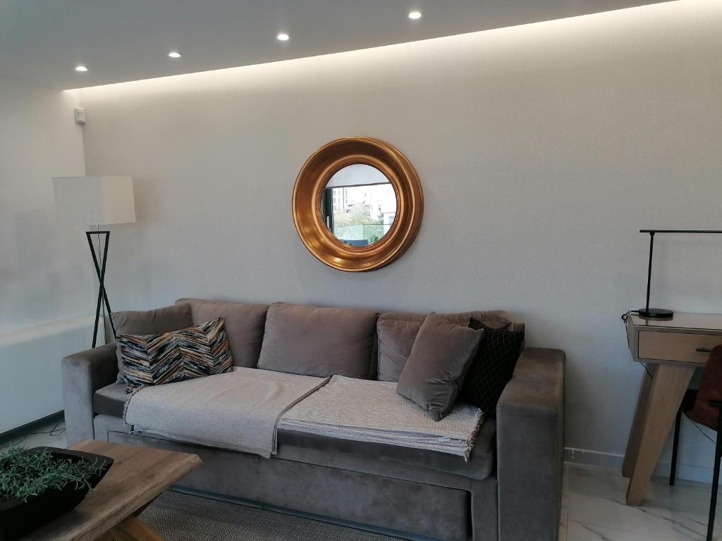 The Lop Athens Holidays Luxury Suites 1