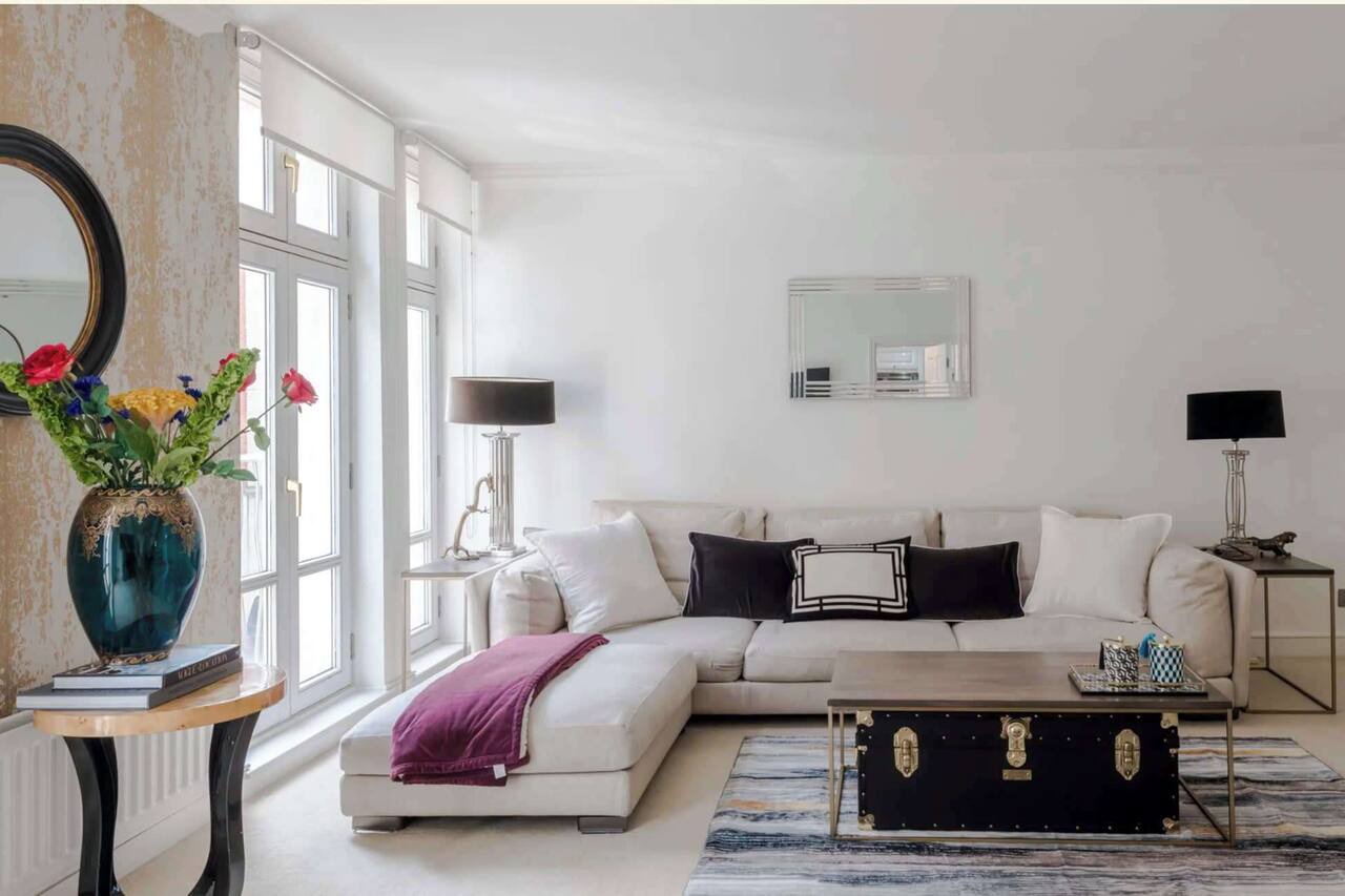 The Mayfair Muse - by Out of Office Lifestyle 1
