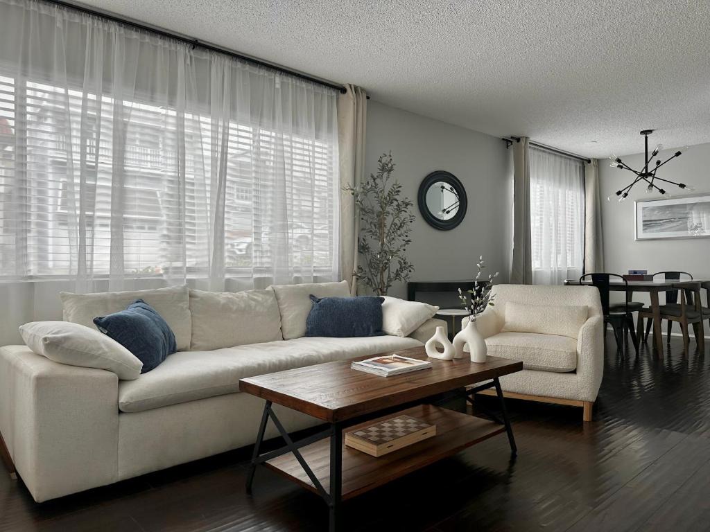 The Nest Manhattan Beach, Partial Ocean View 1