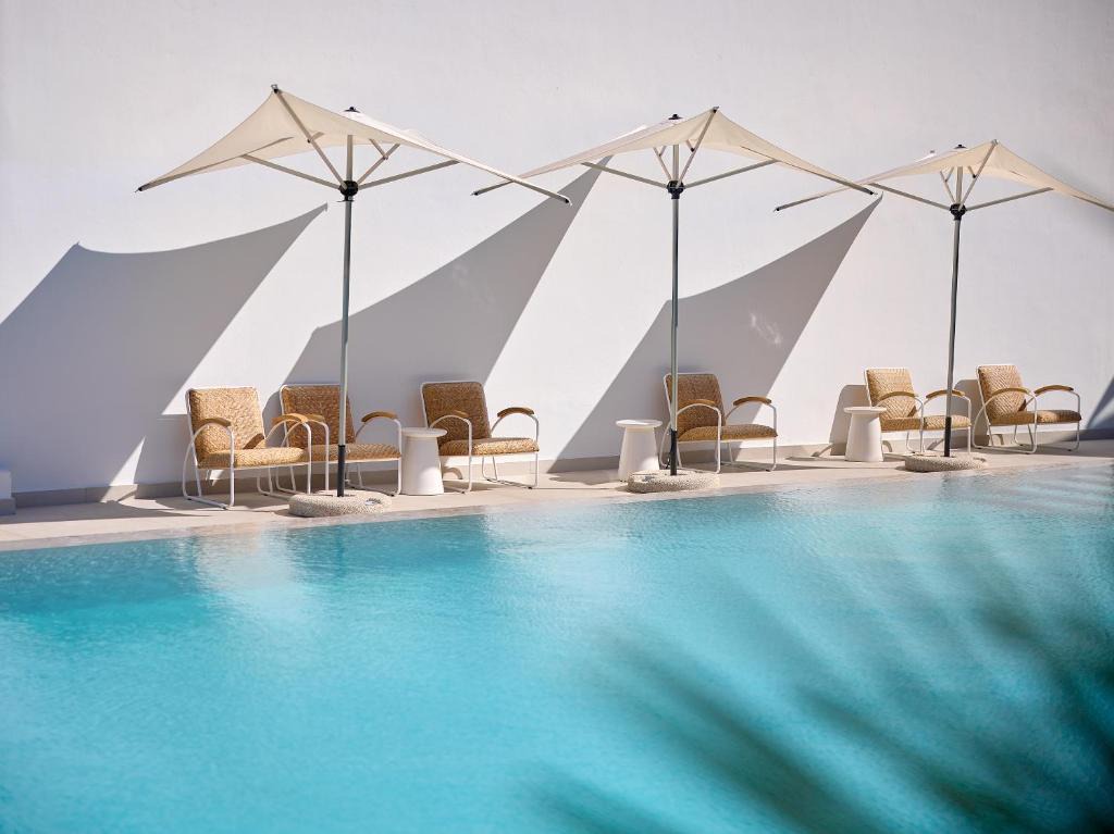 The Roc Club, A Hotel to Live 1
