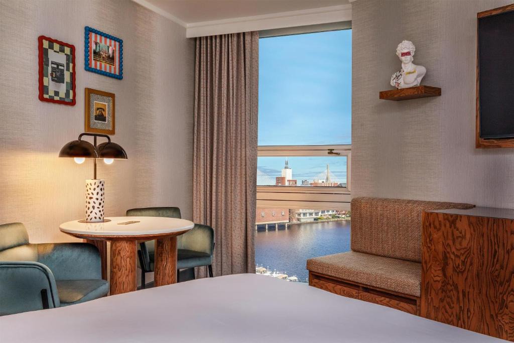 The Royal Sonesta Boston 1