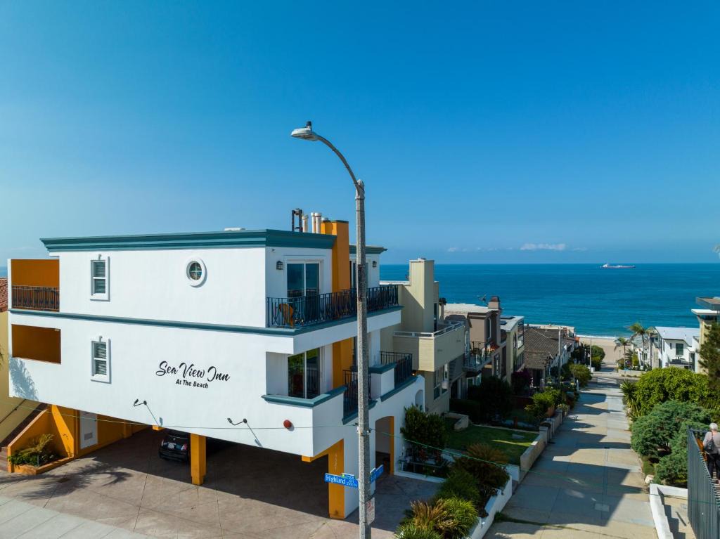 The Sea View Inn At The Beach 1