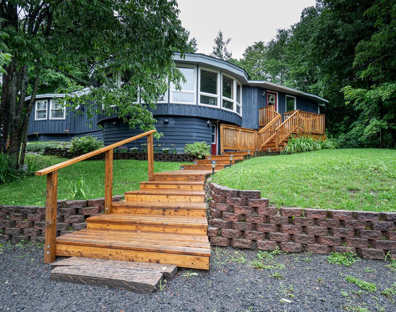 The Triple Round House, In The Heart Of Hidden Valley Ski Hill & Peninsula Lake 1