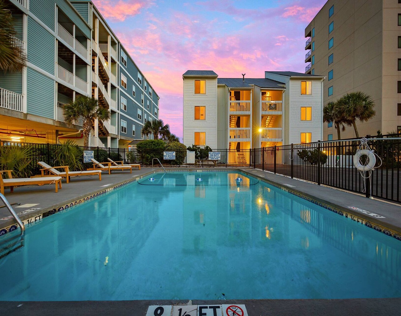 The Waypoint - 4BR Oceanfront Unit w/Pool (Sleeps 10) 1