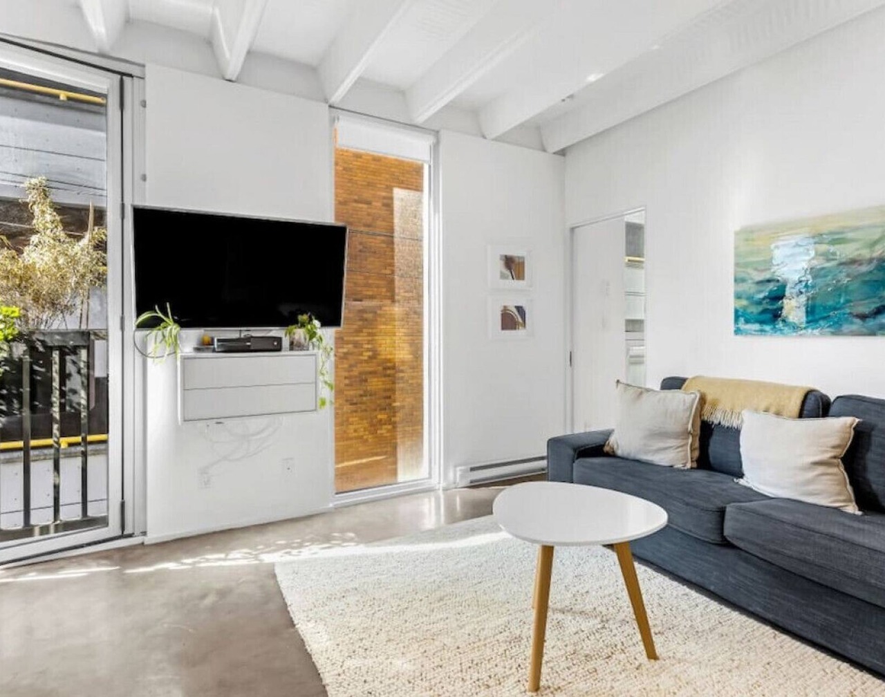The Zen Loft: Shared Rooftop Bliss with City Views 1
