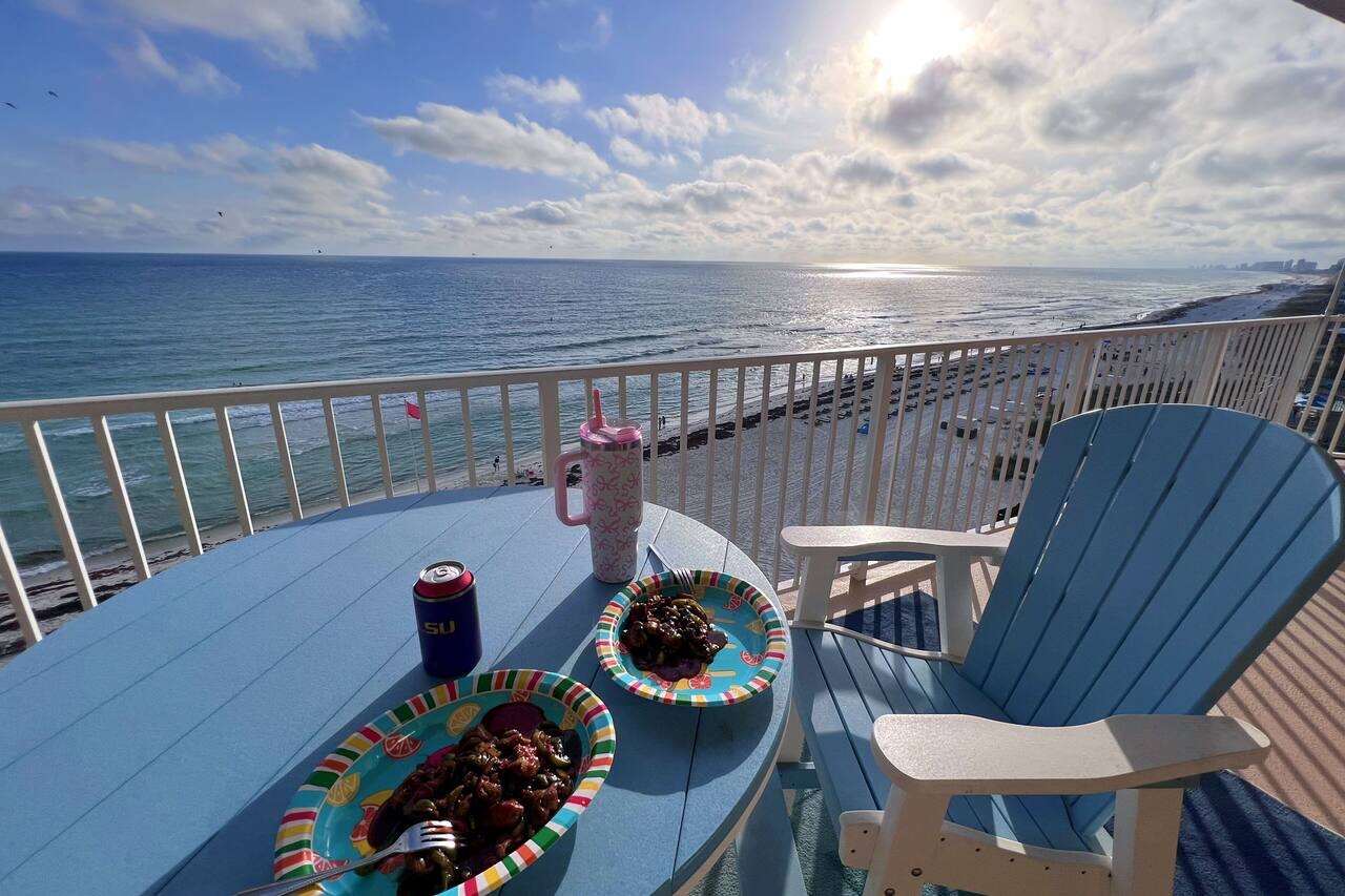Tina's Treasure Island Luxury Beach Condo-3BR 6th Flr-Free Beach Chairs/Umbrella 1