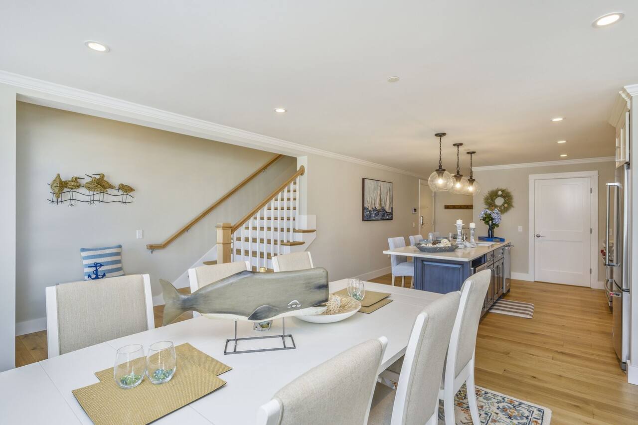 TJs Tide: Prime Location Condo w/Outdoor Deck 1