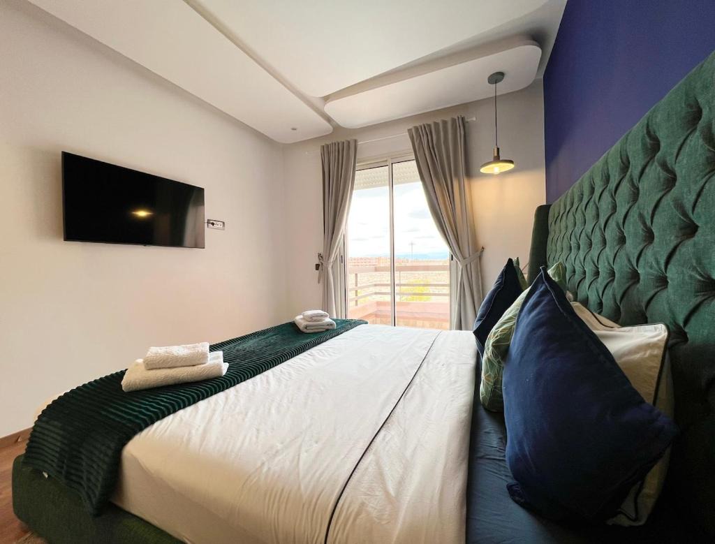Top Floor Apartment with terrace and pool 1