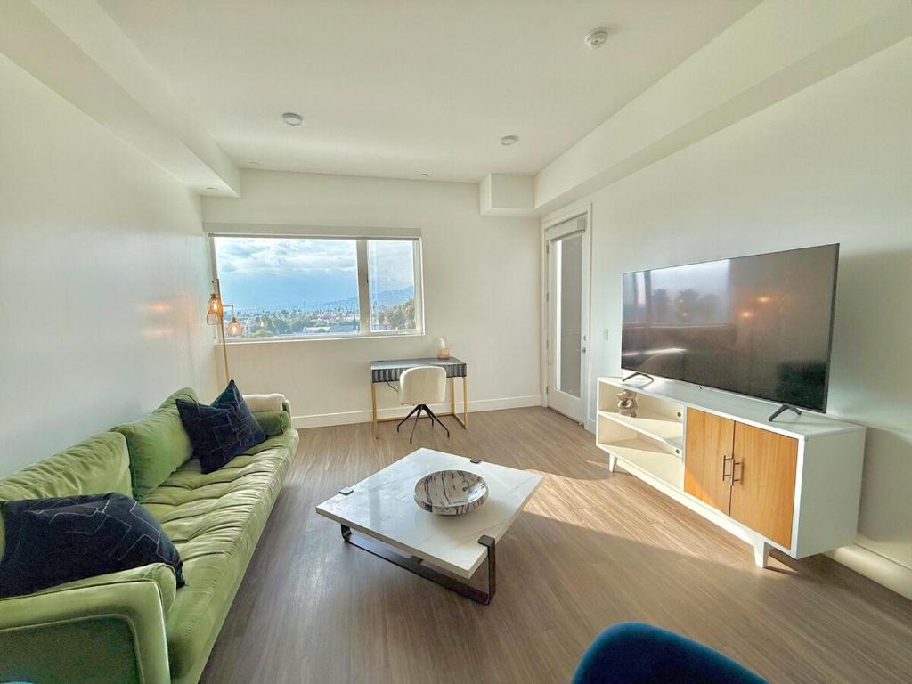 Top Floor Hollywood 1BR Condo with Views 1