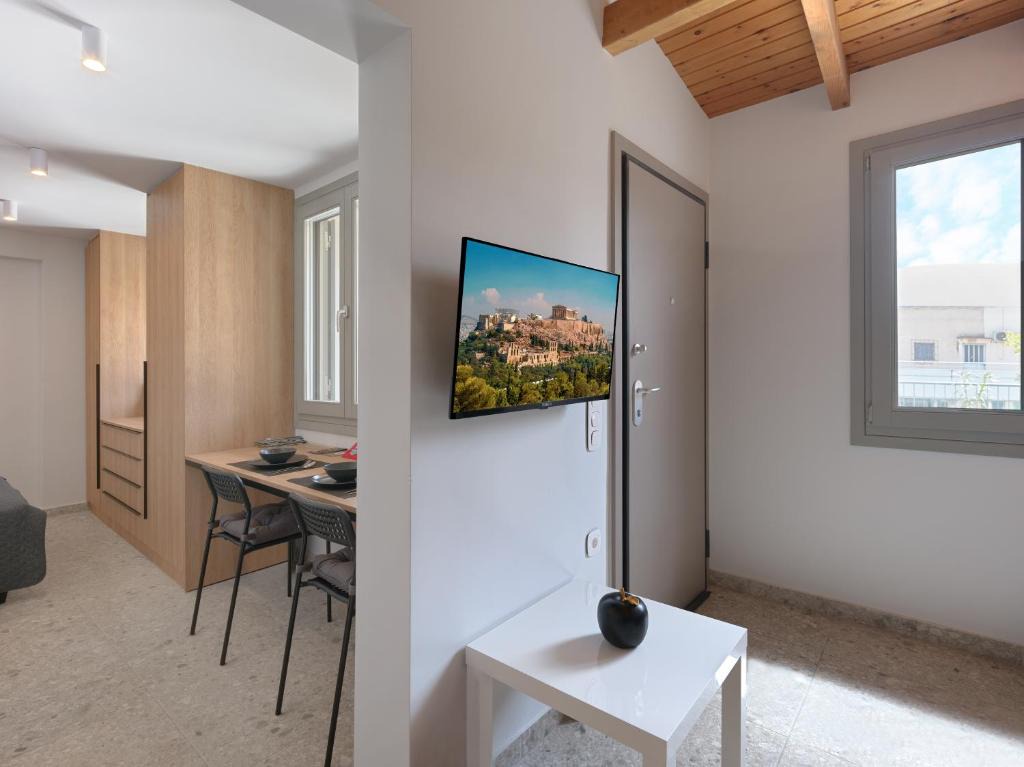 Top-Floor Studio in the Heart of Monastiraki 1