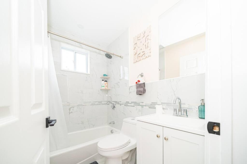 Tranquil 3BR Boston Apt w Balcony, Parking, Bathtub near Franklin Park Zoo 303 1