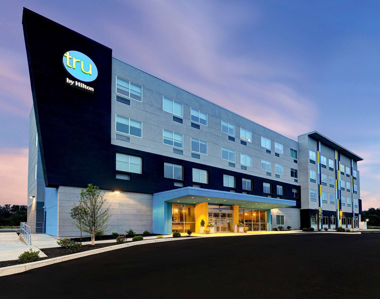 Tru by Hilton Grantville, PA 1