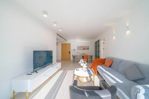Tyms 2BR Serviced Apt Near Metro Xujiahui Center 1