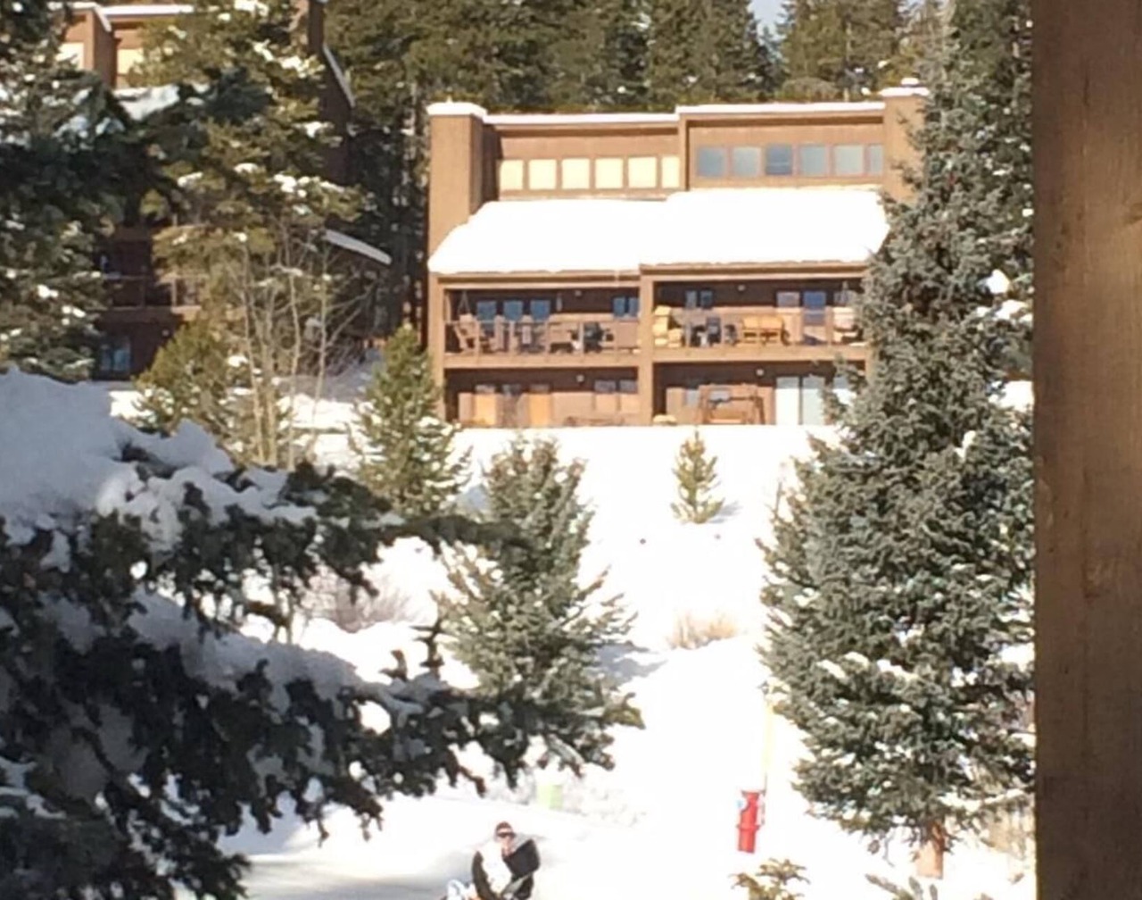 Tyra - True Ski In Ski Out, 732 sq ft with Spectacular Views. Stroll to town. 1