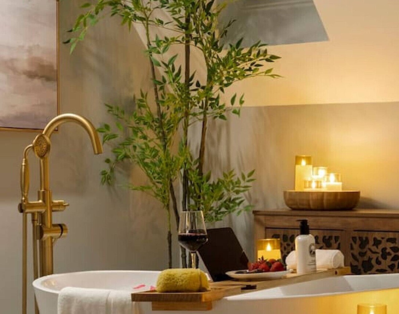 Ultimate Cambridge Mansion Sleeps 14 with Spa Bath, HUGE Game Room & 2 Parking 1