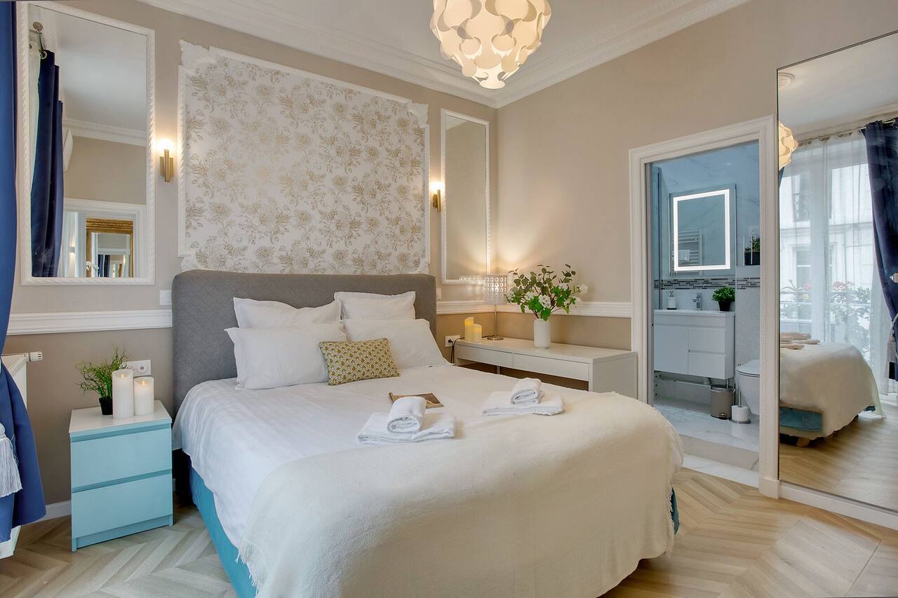 Unique Romantic Escape in the Heart of Paris 1