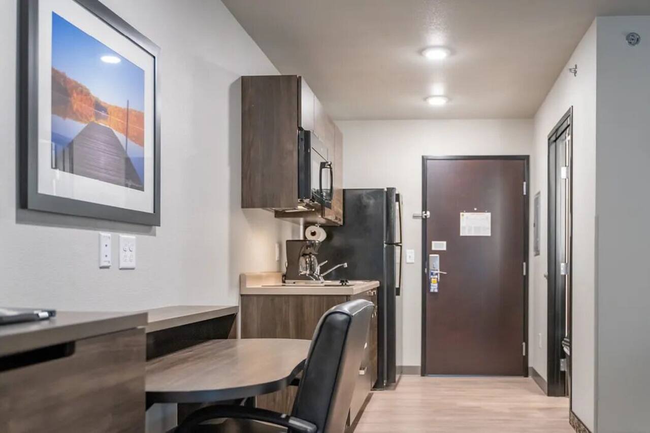 Unwind in Suite w/Kitchen Near Hidden Falls Park & Amargosa Trailhead 1